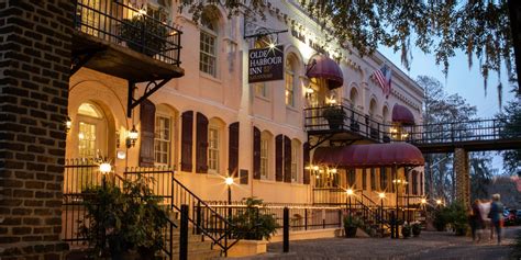 dog friendly savannah ga hotels.